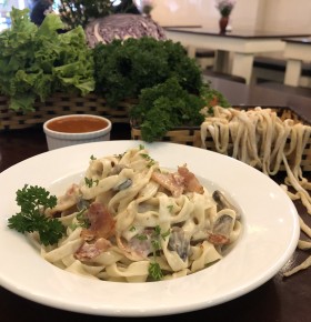 Paste tươi thịt xông khói sốt kem nấm