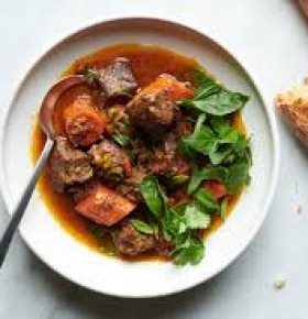 Gân bò nấu rượu vang  đỏ & bánh mì tươi